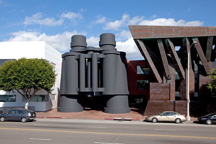  Das Binoculars Building in Los Angeles.